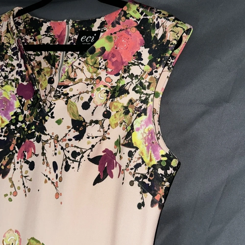 Pink floral V-neck dress - Picture 5 of 8